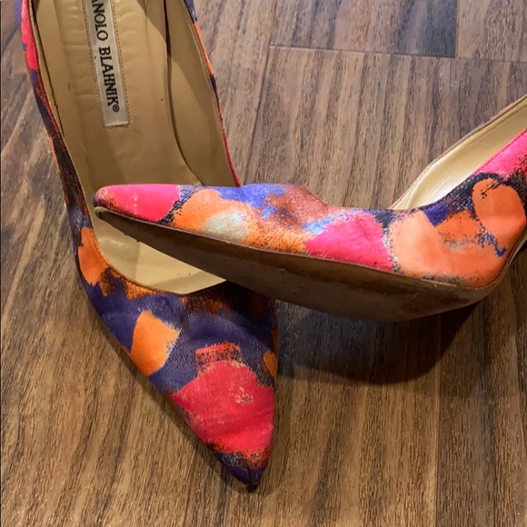 Manolo Blahnik Silk Covered Pumps - Picture 7 of 7